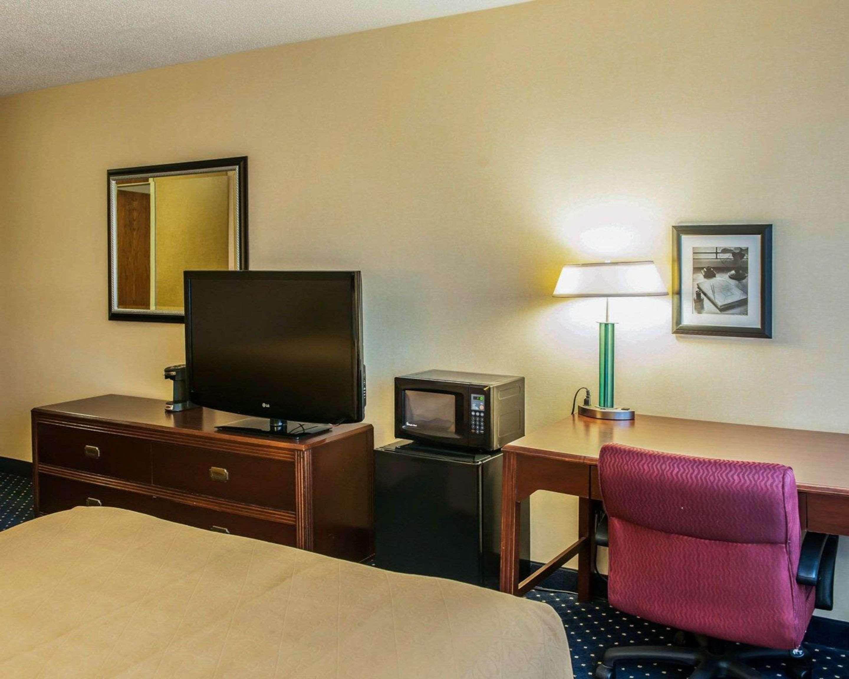 Quality Inn & Suites Goshen Exteriör bild