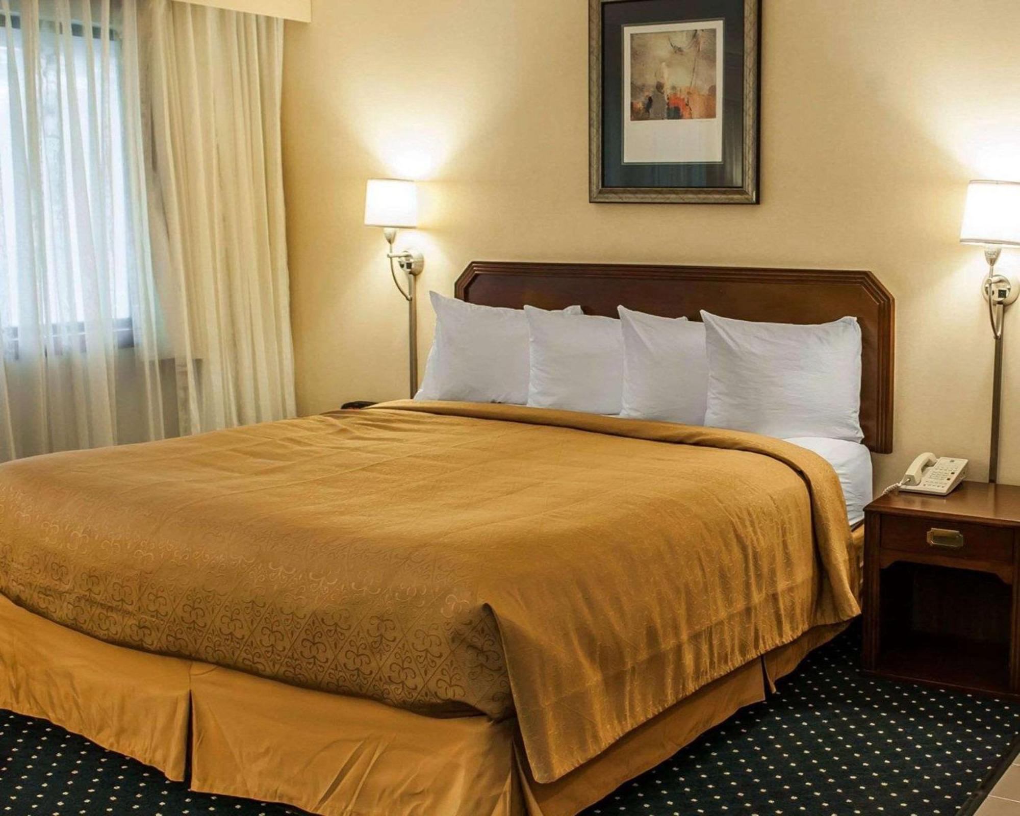 Quality Inn & Suites Goshen Exteriör bild