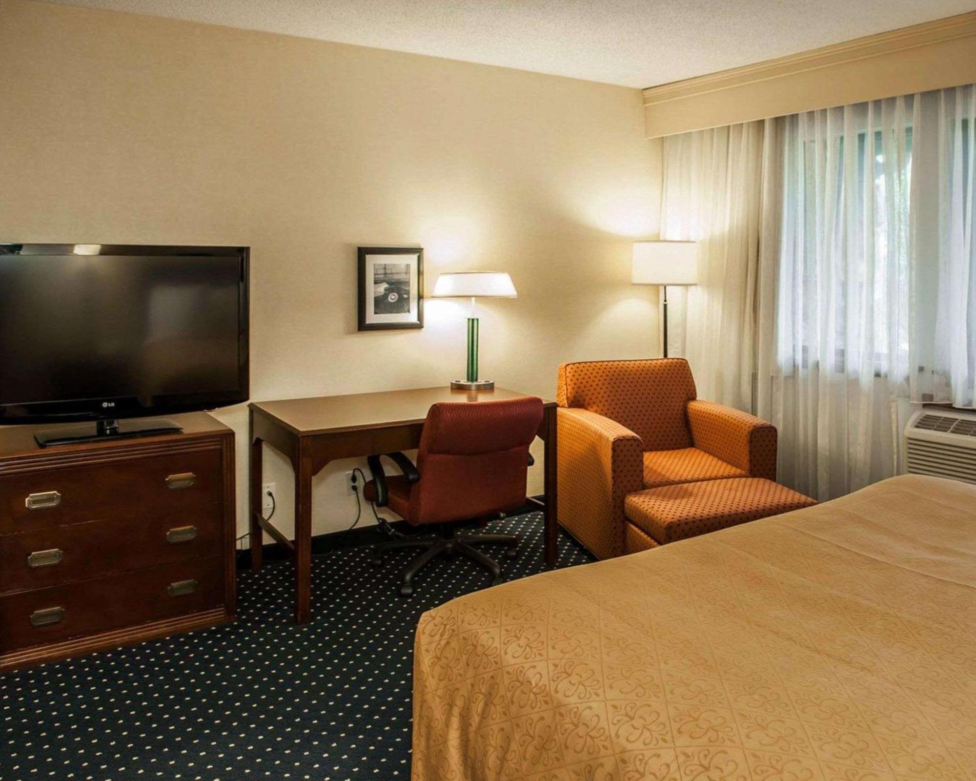 Quality Inn & Suites Goshen Exteriör bild