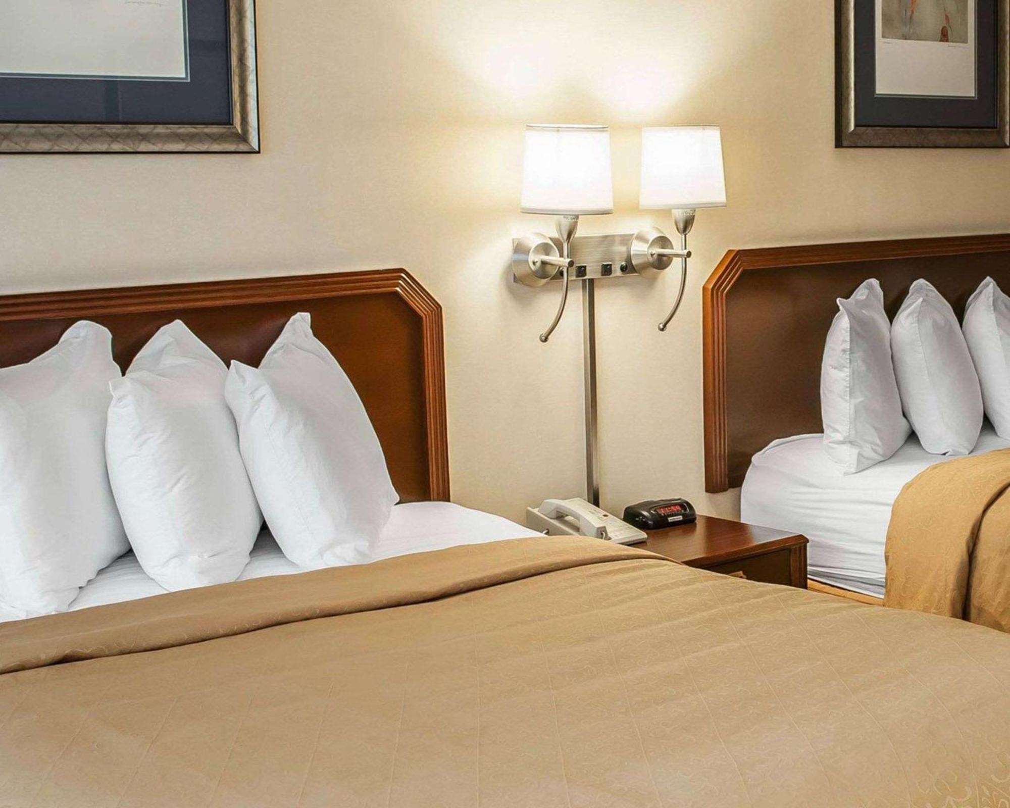 Quality Inn & Suites Goshen Exteriör bild