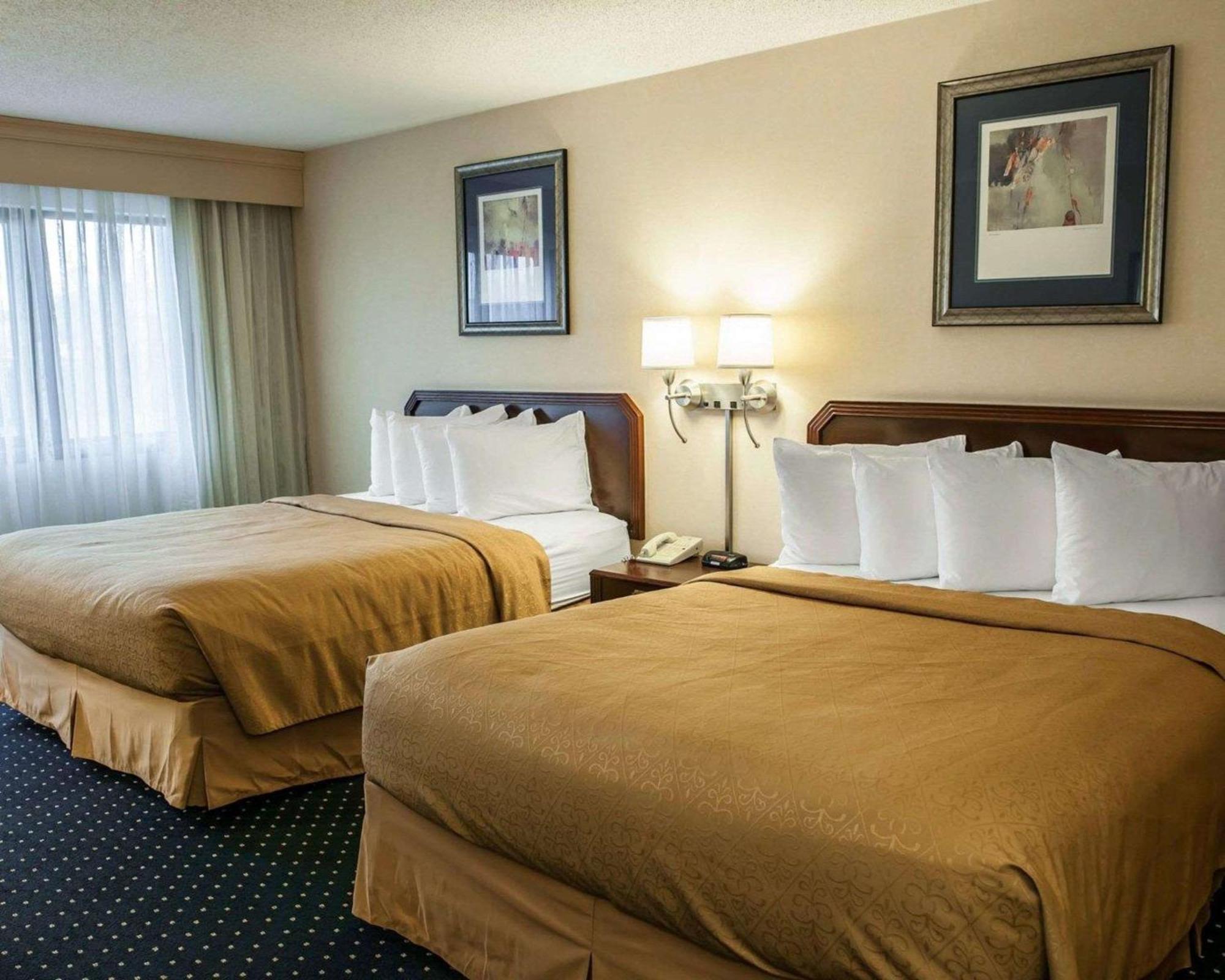 Quality Inn & Suites Goshen Exteriör bild