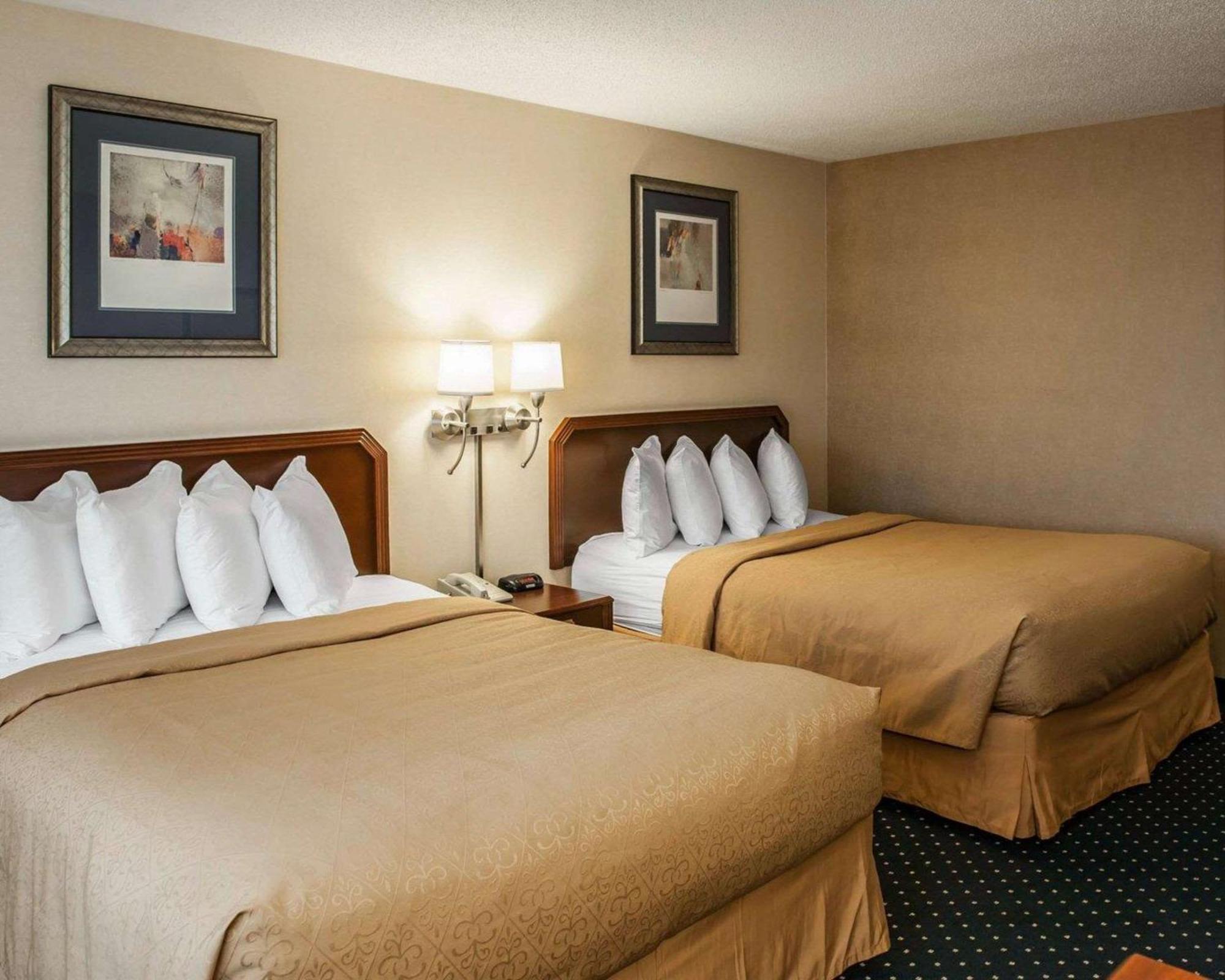 Quality Inn & Suites Goshen Exteriör bild